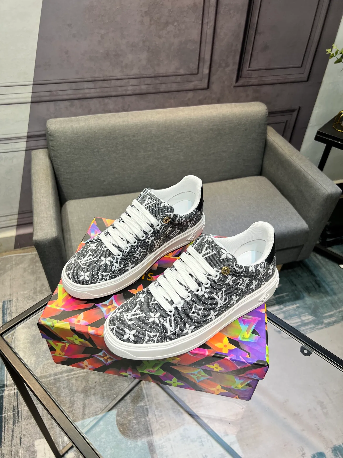 Men's Men's Shoes 💰540 LV Louis Vuitton. The latest fashionable casual shoes are popular in physical stores. The new spring and summer comfortable imported custom patent leather plus cowhide, cowhide mesh, and unique jacquard fabric element design. With sheepskin lining, Lv original base, [sun][sun] high-end packaging and high quality💪Details determine quality, welcome to compare🇮🇹Code number 38-44, 45 can be customized